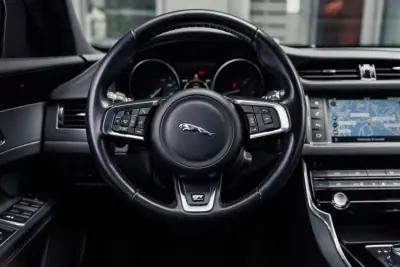 Jaguar XF 2017 - 24990 EUR, 145800 km - AUTO.MOTO.pt - 145800km - foto 32 de 55