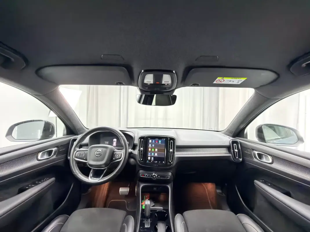 Volvo XC 40 2020 - 25999 EUR, 159000 km - AUTO.MOTO.pt - 159000km - foto 10 de 24