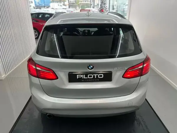 BMW 216 Active Tourer 2017 - 10990 EUR, 253813 km - AUTO.MOTO.pt - 253813km - foto 5 de 17