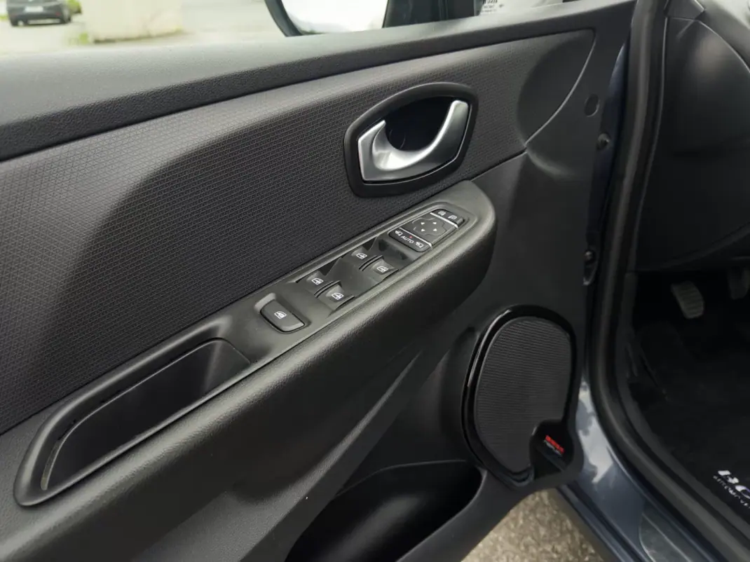 Renault Clio 2019 - 10990 EUR, 128000 km - AUTO.MOTO.pt - 128000km - foto 20 de 43