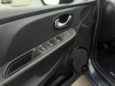 Renault Clio 2019 - 10990 EUR, 128000 km - AUTO.MOTO.pt - 128000km - foto 20 de 43