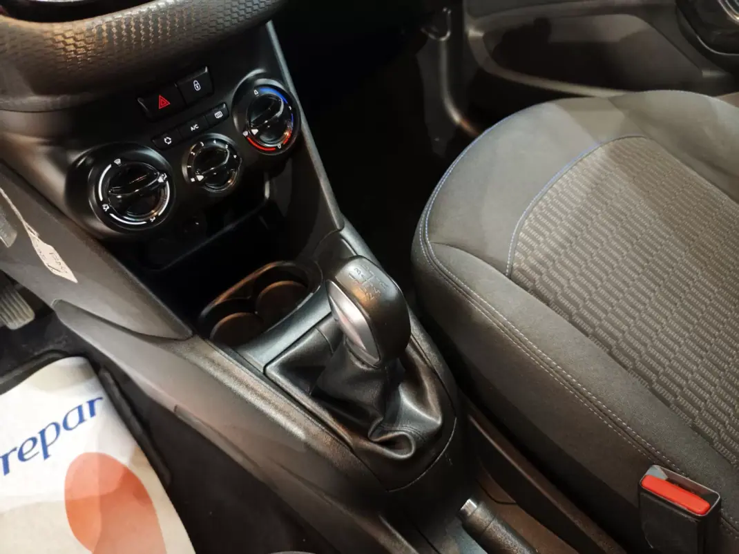 Peugeot 208 2018 - 9850 EUR, 48000 km - AUTO.MOTO.pt - 48000km - foto 14 de 23