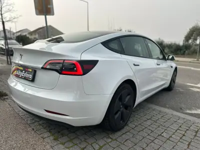 Tesla Model 3 2021 - 29900 EUR, 69729 km - AUTO.MOTO.pt - 69729km - foto 3 de 19