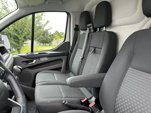 Ford Transit 2020 - 16900 EUR, 200000 km - AUTO.MOTO.pt - 200000km - foto 29 de 37