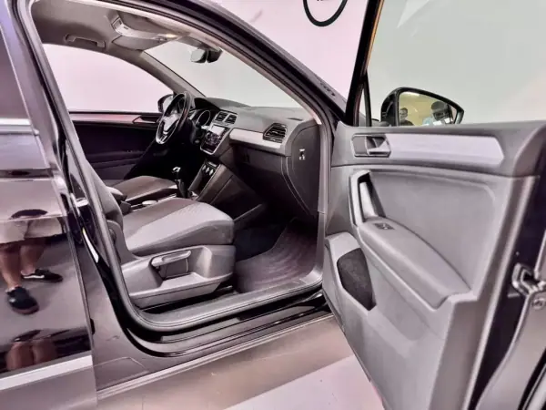 Volkswagen Tiguan 2017 - 17750 EUR, 120000 km - AUTO.MOTO.pt - 120000km - foto 44 de 50