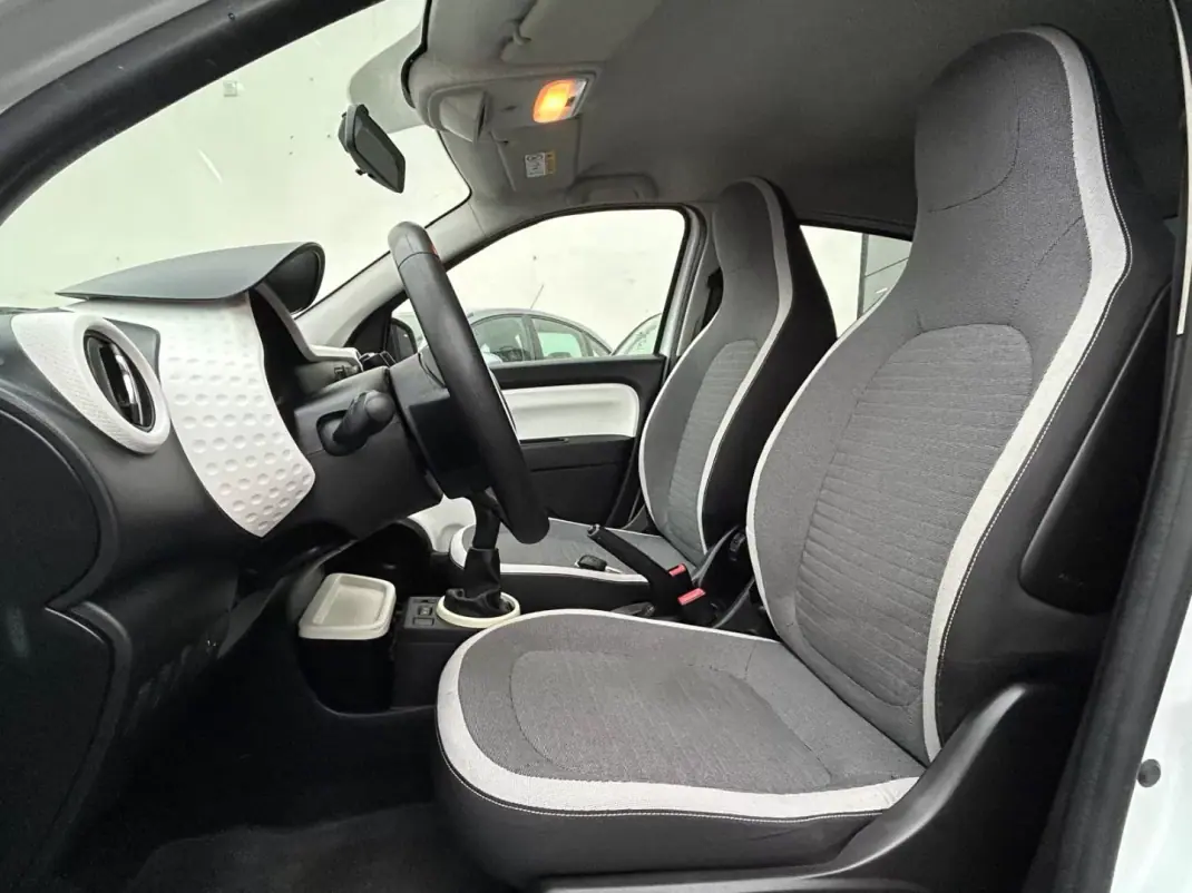 Renault Twingo 2018 - 10500 EUR, 113670 km - AUTO.MOTO.pt - 113670km - foto 10 de 18