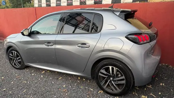 Peugeot 208 2023 - 14900 EUR, 13500 km - AUTO.MOTO.pt - 13500km - foto 4 de 12