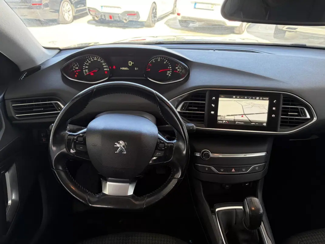 Peugeot 308 2017 - 10990 EUR, 143560 km - AUTO.MOTO.pt - 143560km - foto 14 de 14