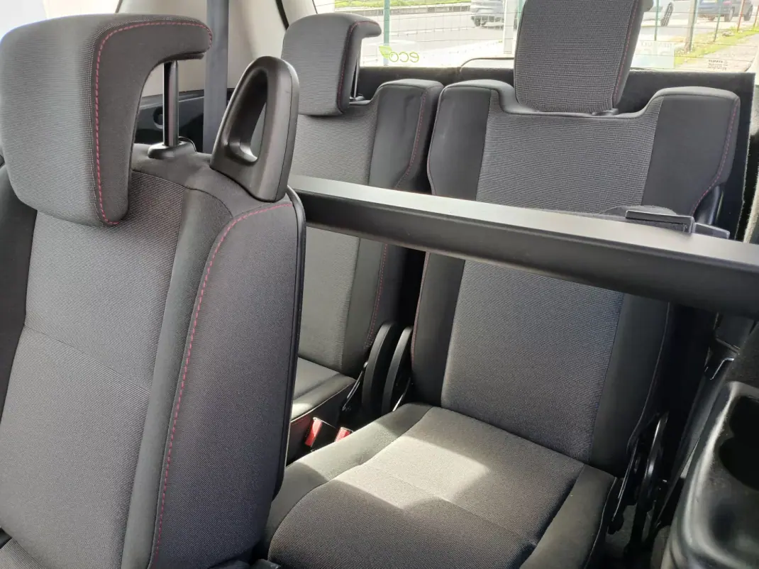 Renault Grand Scénic 2013 - 7600 EUR, 174425 km - AUTO.MOTO.pt - 174425km - foto 17 de 25