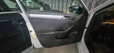 Volkswagen Jetta 2017 - 8990 EUR, 260000 km - AUTO.MOTO.pt - 260000km - foto 40 de 56