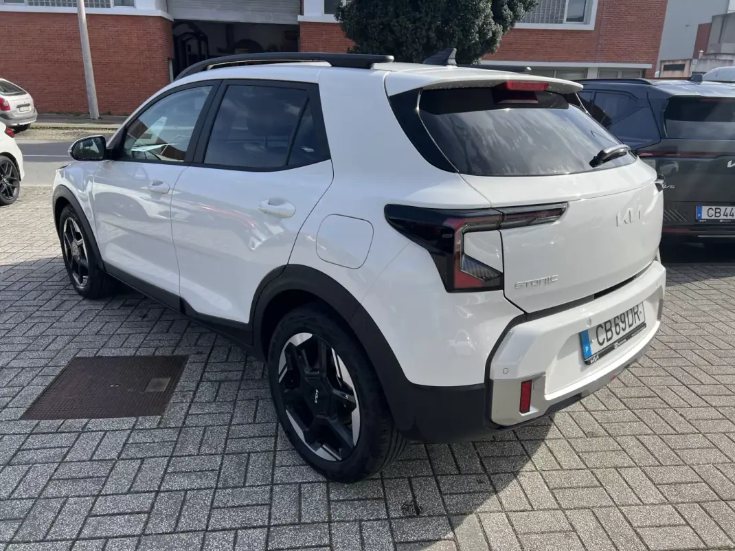 Kia Stonic 2025 - 21900 EUR, 2200 km - AUTO.MOTO.pt - 2200km - foto 4 de 19