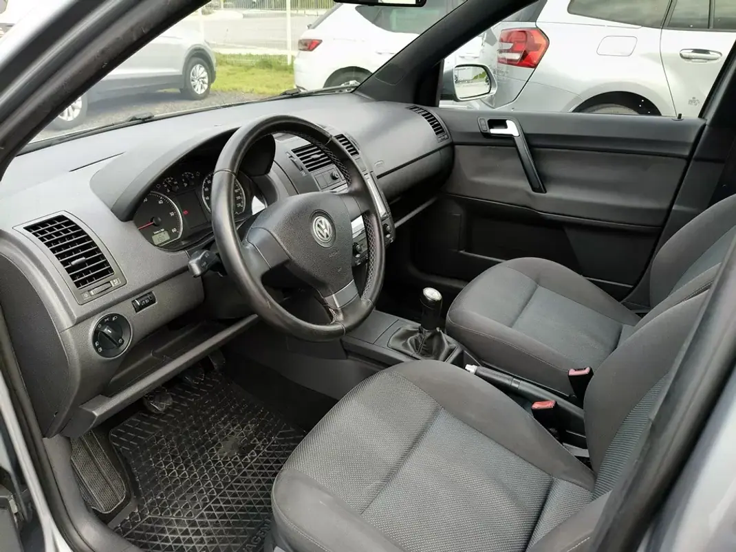 Volkswagen Polo 2009 - 6600 EUR, 174602 km - AUTO.MOTO.pt - 174602km - foto 12 de 24