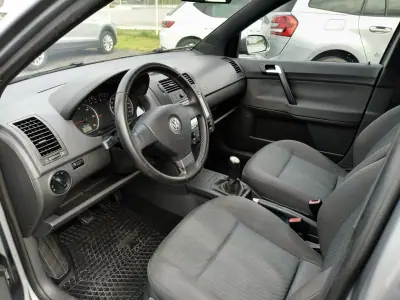 Volkswagen Polo 2009 - 6600 EUR, 174602 km - AUTO.MOTO.pt - 174602km - foto 12 de 24