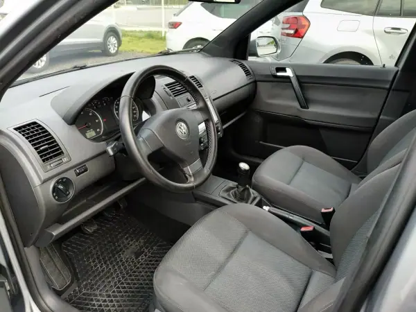 Volkswagen Polo 2009 - 6600 EUR, 174602 km - AUTO.MOTO.pt - 174602km - foto 12 de 24
