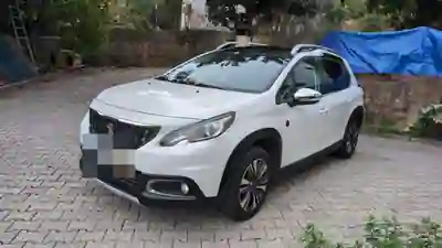 Peugeot 2008 2017 - 10990 EUR, 83000 km - foto 3 de 8