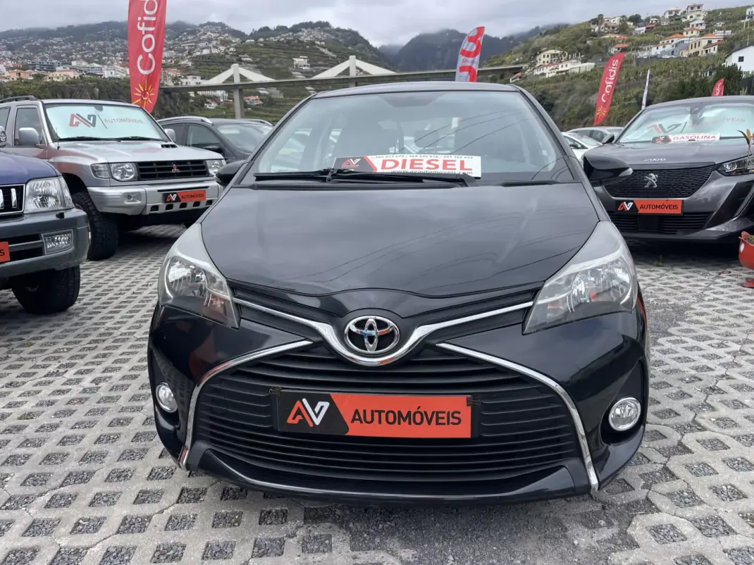 Toyota Yaris 2014 - 13950 EUR, 120568 km - AUTO.MOTO.pt - 120568km - foto 2 de 13