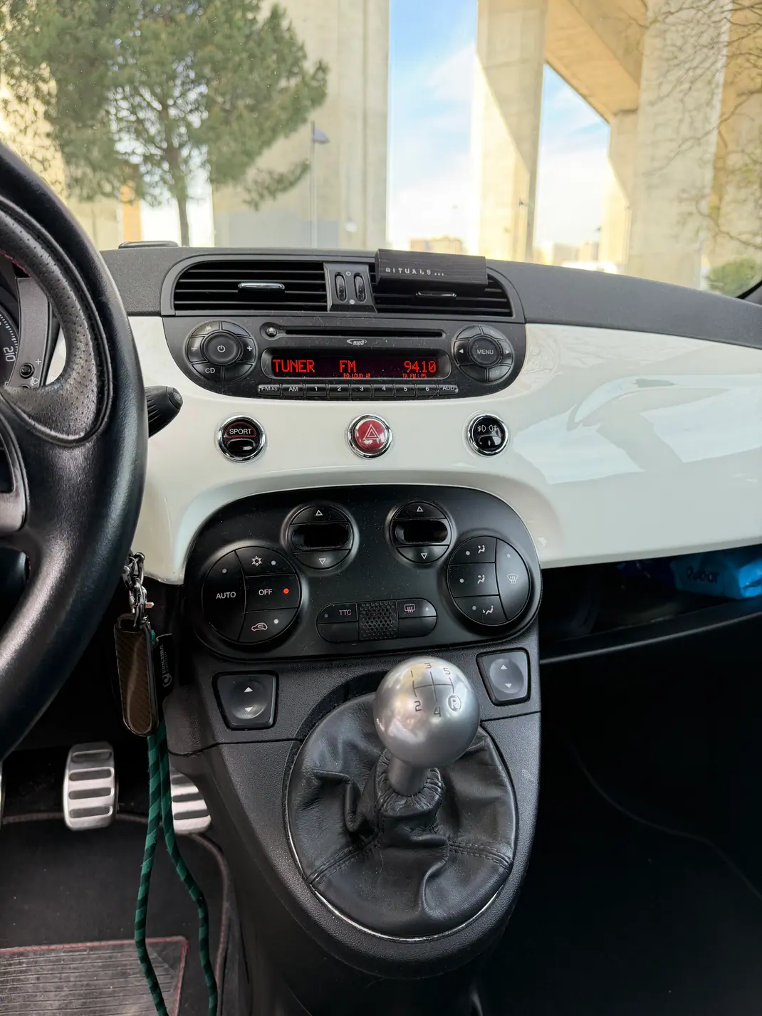 Abarth 500 2010 - 11500 EUR, 152535 km - AUTO.MOTO.pt - 152535km - foto 9 de 10