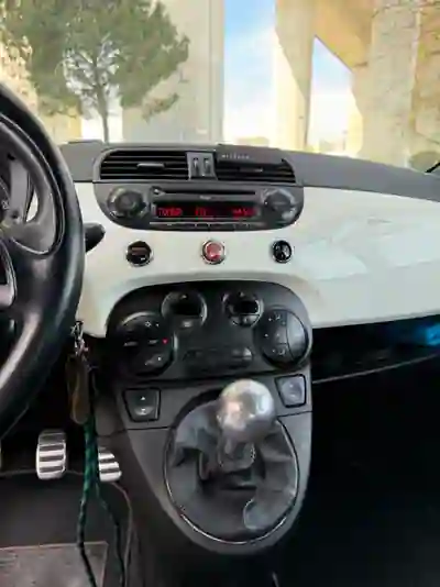 Abarth 500 2010 - 11500 EUR, 152535 km - AUTO.MOTO.pt - 152535km - foto 9 de 10