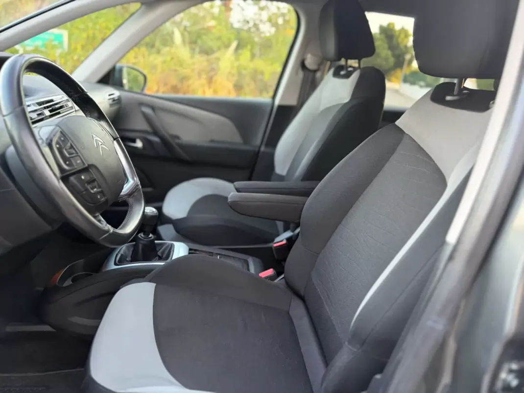 Citroën C4 Grand Picasso 2015 - 11999 EUR, 140000 km - 140000km - foto 14 de 19