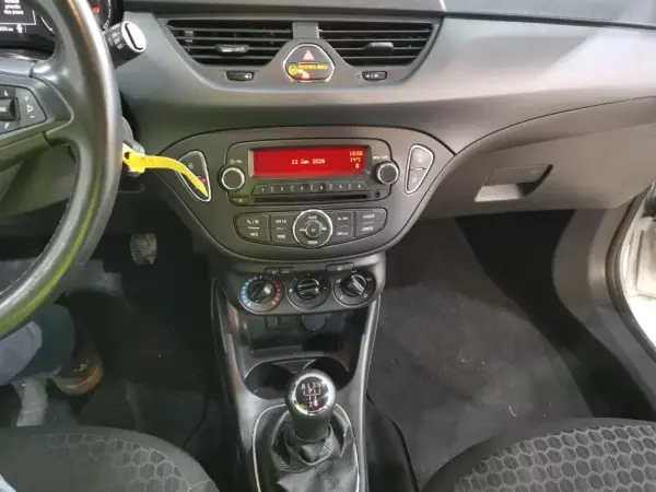 Opel Corsa 2018 - 11900 EUR, 125200 km - AUTO.MOTO.pt - 125200km - foto 6 de 8