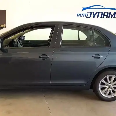 Volkswagen Jetta 2010 - 3900 EUR, 300000 km - AUTO.MOTO.pt - 300000km - foto 3 de 13