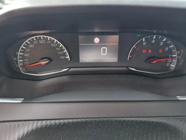 Peugeot 208 2022 - 13900 EUR, 75000 km - 75000km - foto 5 de 10