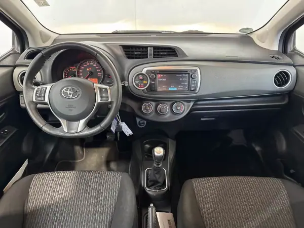 Toyota Yaris 2014 - 11990 EUR, 107000 km - AUTO.MOTO.pt - 107000km - foto 5 de 12