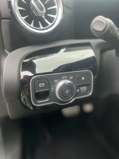 Mercedes-Benz A 200 Limousine 2021 - 28000 EUR, 83000 km - AUTO.MOTO.pt - 83000km - foto 14 de 15