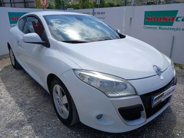 Renault Mégane Coupe 2010 - 7950 EUR, 115752 km - AUTO.MOTO.pt - 115752km - foto 4 de 25