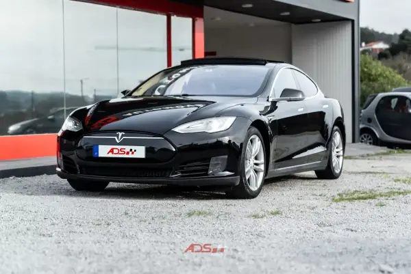 Tesla Model S 2014 - 22000 EUR, 251000 km - AUTO.MOTO.pt - 251000km - foto 2 de 22