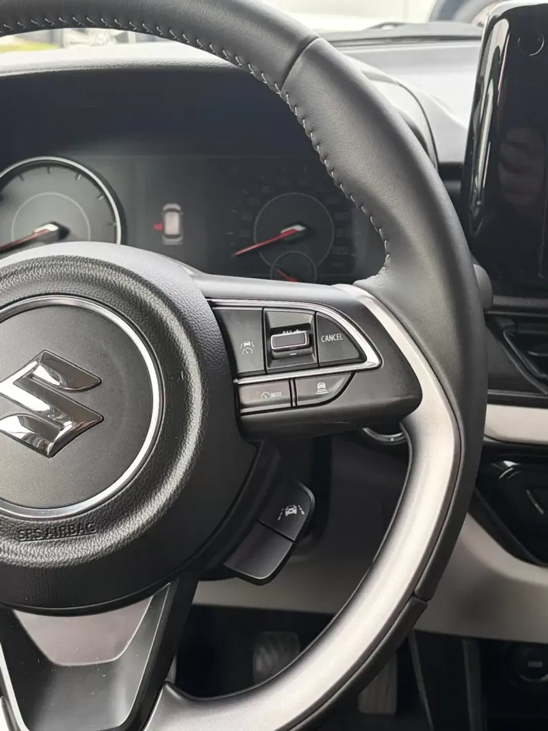 Suzuki Swift 2025 - 18900 EUR, 7000 km - AUTO.MOTO.pt - 7000km - foto 11 de 15