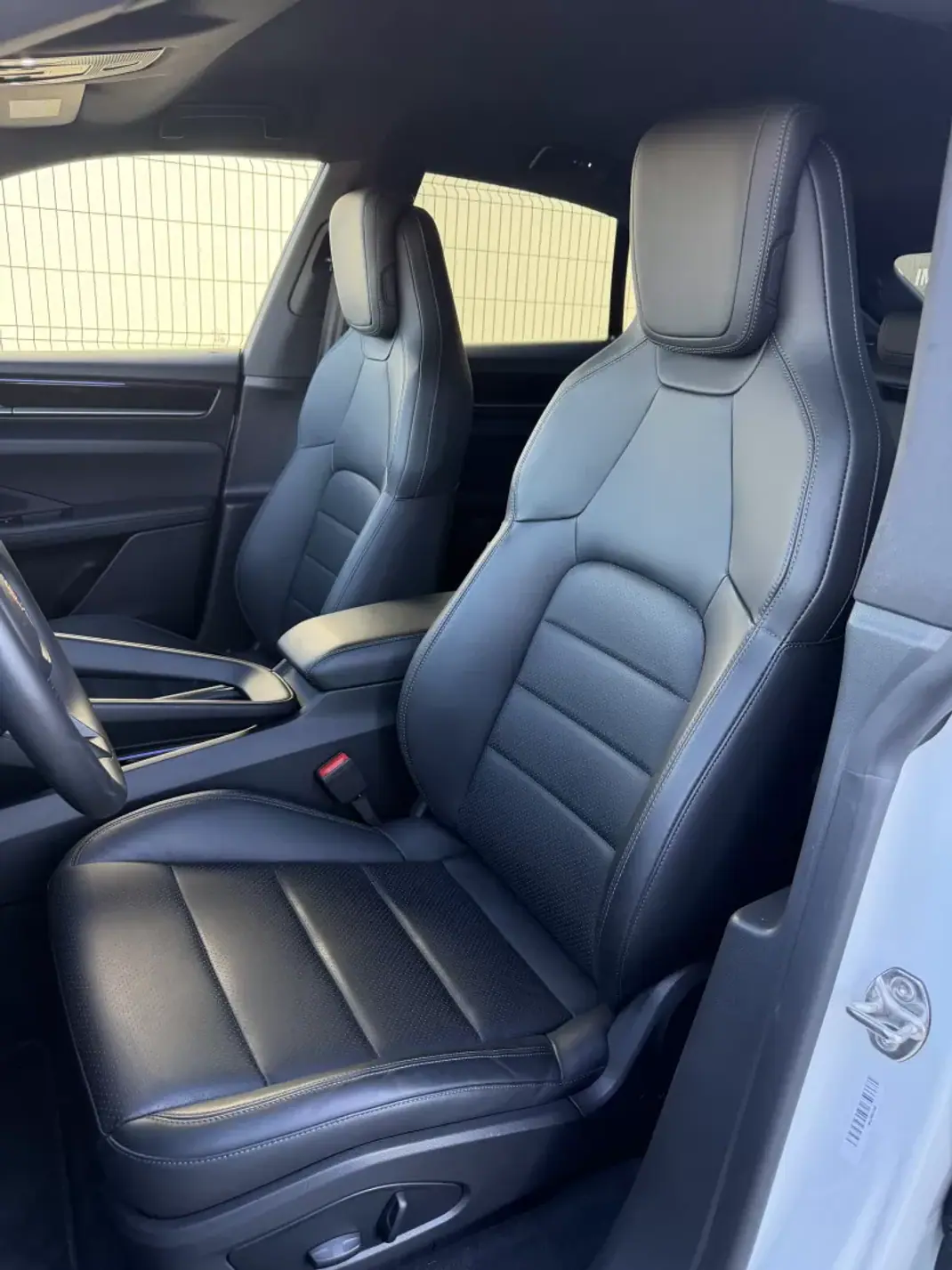 Porsche Macan 2025 - 79900 EUR, 19000 km - 19000km - foto 16 de 18
