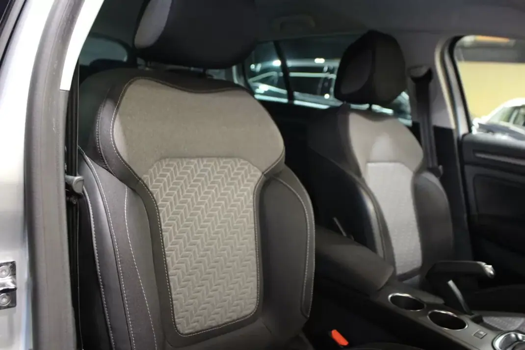 Renault Mégane Sport Tourer 2021 - 15290 EUR, 168000 km - AUTO.MOTO.pt - 168000km - foto 14 de 30