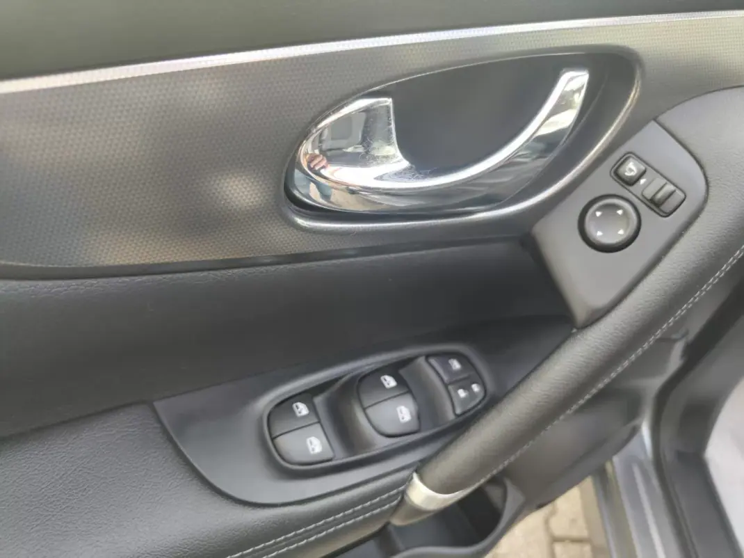 Nissan Qashqai 2018 - 17490 EUR, 49536 km - AUTO.MOTO.pt - 49536km - foto 19 de 22