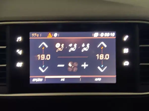 Peugeot 308 SW 2019 - 14500 EUR, 76190 km - AUTO.MOTO.pt - 76190km - foto 12 de 15