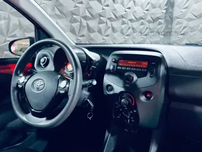 Toyota Aygo 2019 - 10750 EUR, 126299 km - AUTO.MOTO.pt - 126299km - foto 23 de 35