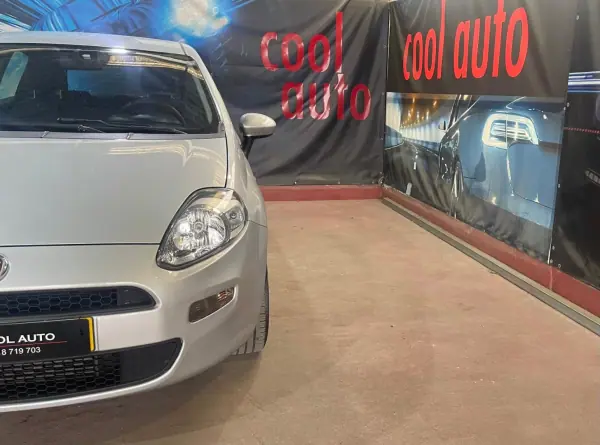 Fiat Punto 2015 - 6250 EUR, 198000 km - AUTO.MOTO.pt - 198000km - foto 11 de 31