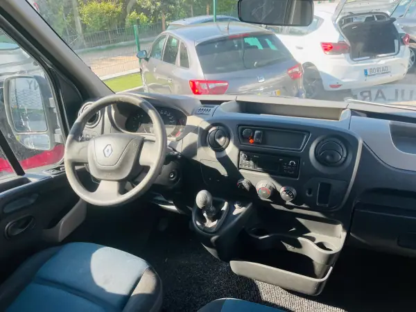 Renault MASTER 2.2DCI CAIXA ABERTA 2016 - 22500 EUR, 1 km - AUTO.MOTO.pt - 1km - foto 8 de 10