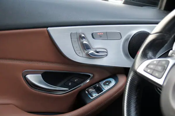 Mercedes-Benz C 220 2016 - 29990 EUR, 175000 km - AUTO.MOTO.pt - 175000km - foto 42 de 44