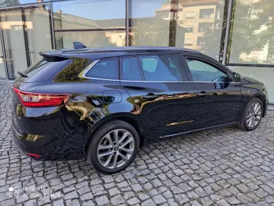 Renault Mégane Sport Tourer 2018 - 14900 EUR, 112000 km - AUTO.MOTO.pt - 112000km - foto 24 de 28