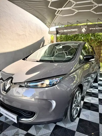 Renault Zoe 2017 - 9900 EUR, 133208 km - AUTO.MOTO.pt - 133208km - foto 3 de 17