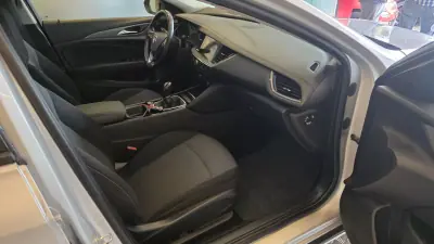 Opel Insignia Grand Sport 2018 - 12900 EUR, 149839 km - AUTO.MOTO.pt - 149839km - foto 43 de 49