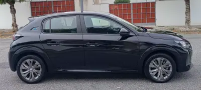 Peugeot e-208 2023 — foto 4 de 12