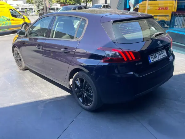 Peugeot 308 2019 - 11900 EUR, 181000 km - AUTO.MOTO.pt - 181000km - foto 4 de 13