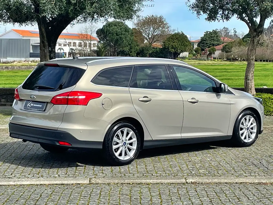 Ford Focus SW 2017 - 7750 EUR, 243000 km - AUTO.MOTO.pt - 243000km - foto 6 de 39