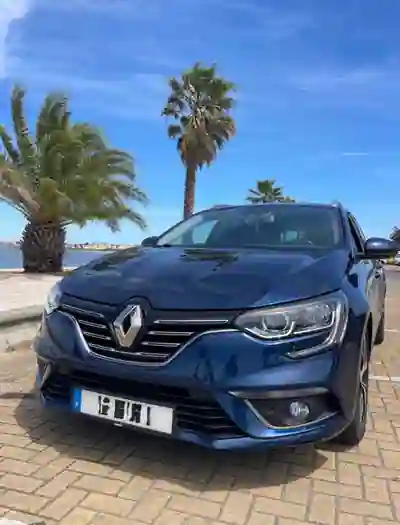 Renault Mégane Sport Tourer 2019 - 15950 EUR, 16000 km - AUTO.MOTO.pt - 16000km - foto 3 de 12