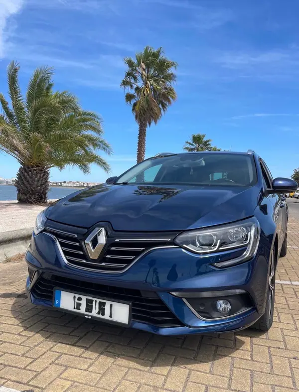 Renault Mégane Sport Tourer 2019 - 15950 EUR, 16000 km - AUTO.MOTO.pt - 16000km - foto 3 de 12