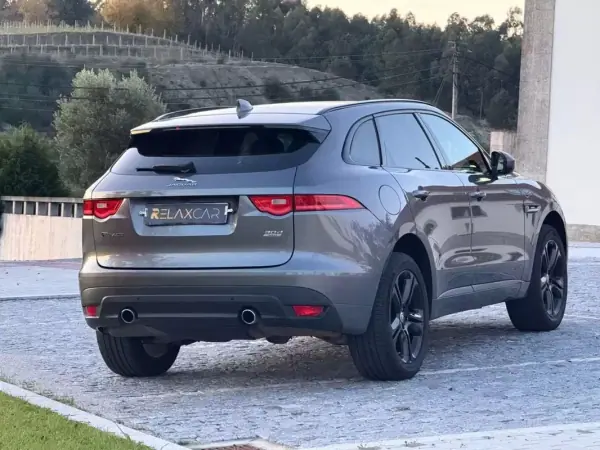 Jaguar F-Pace 2016 - 30999 EUR, 144450 km - AUTO.MOTO.pt - 144450km - foto 7 de 33