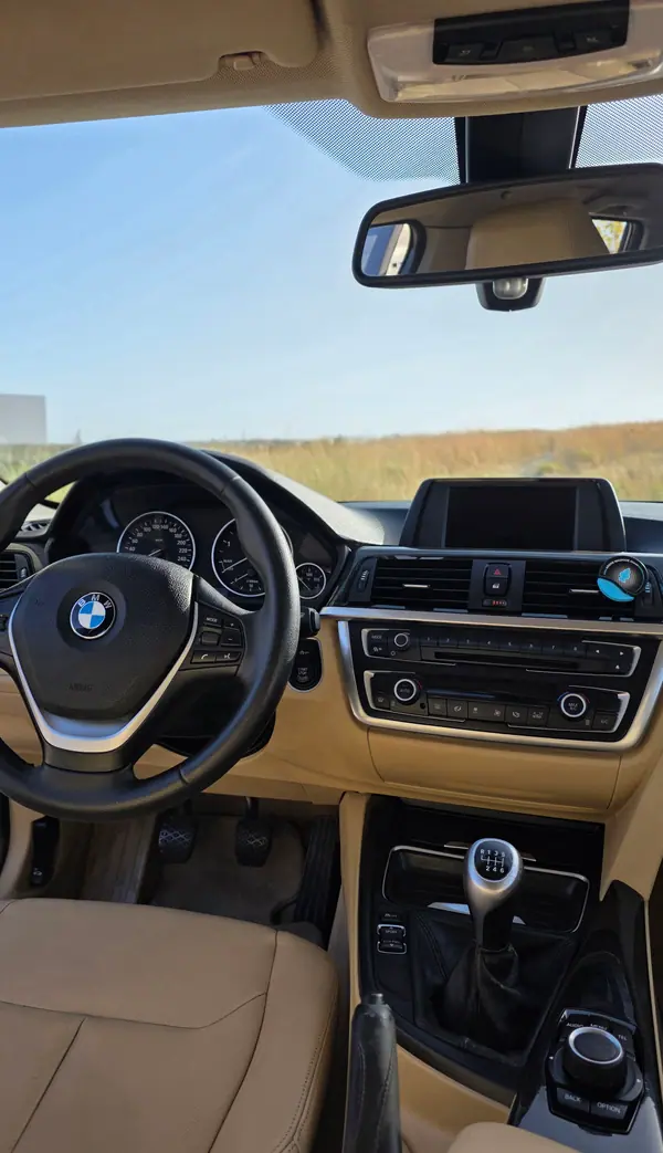 BMW 318 2014 - 15500 EUR, 209150 km - AUTO.MOTO.pt - 209150km - foto 3 de 8