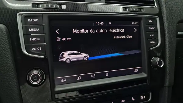 Volkswagen Golf 2015 - 19950 EUR, 168021 km - AUTO.MOTO.pt - 168021km - foto 42 de 56